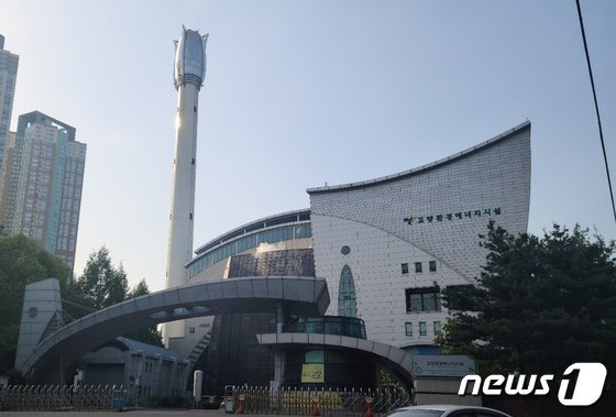 경기 고양시 일산동구 백석동에 위치한 환경에너지시설(소각장) 정문. 고양시는 노후화와 처리용량 한계를 보이고 있는 백석동 소각장에 이어 새로운 소각장 건립을 위한 부지를 찾고 있다. /박대준 기자