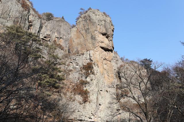 주왕계곡의 시루봉. 눈길 닿는 곳마다 바위 절경이다. ⓒ박준규