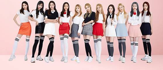 얼굴만 바꾸는 2D 딥페이크 방식을 적용해 생방송도 가능한 11인조 버추얼 걸그룹 이터니티. [사진 펄스나인]