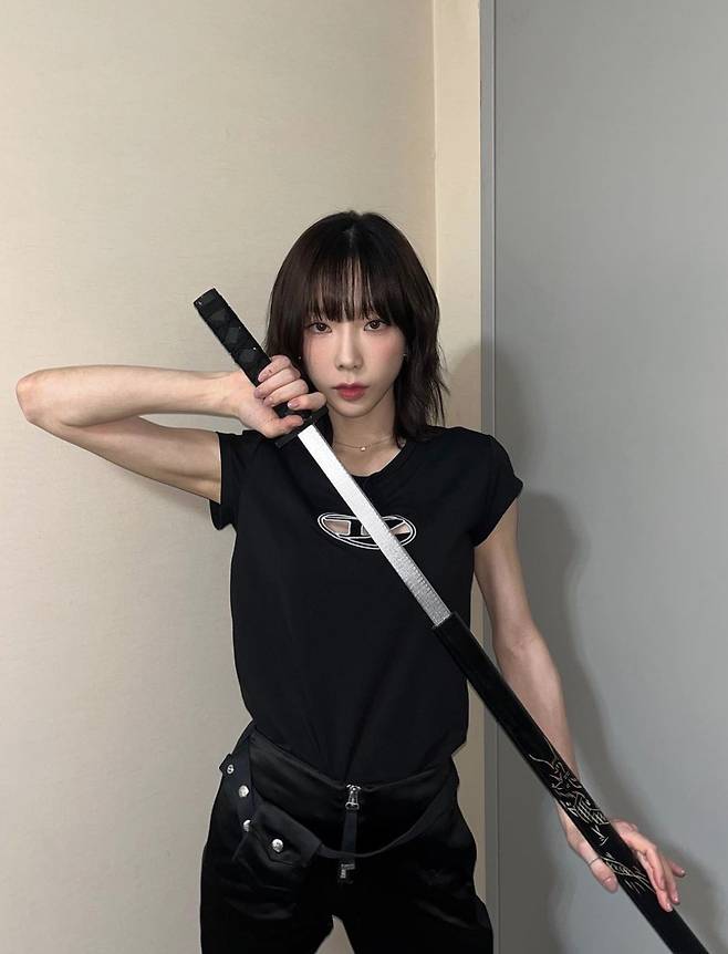 Taeyeon released a recent photo on the 18th.In the photo, Taeyeon is posing with a long sword.Taeyeon struck a powerful yet charismatic pose.