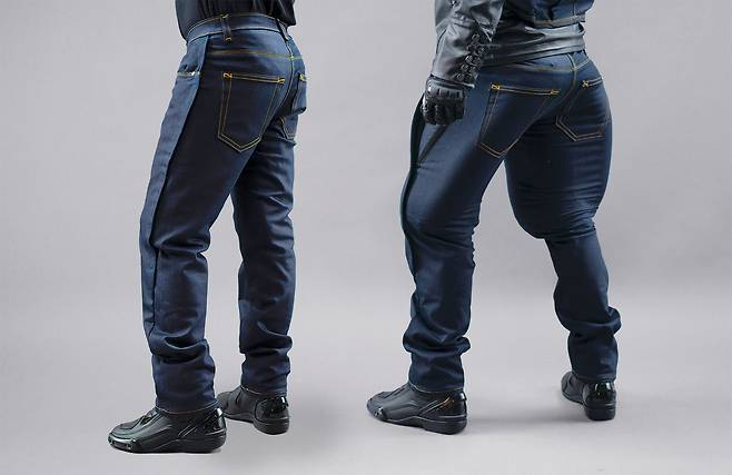 에어백 청바지는 겉으로 보면 다른 제품과 구분이 되지 않는다(왼쪽). 사고가 나서 운전자가 오토바이에서 떨어지면 청바지 안쪽에서 이산화탄소가 방출되고 허벅지와 엉덩이 부분이 부푼다(오른쪽),/Mo'cycle