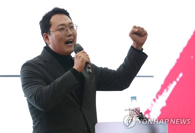 대구 찾은 천하람 당대표 후보 (대구=연합뉴스) 박세진 기자 = 국민의힘 천하람 당 대표 후보가 전날 대구 엑스코에서 열린 국민의힘바로세우기(국바세) 토크콘서트에서 발언하고 있다. 2023.2.18 psjpsj@yna.co.kr