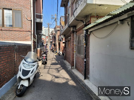 지난 2월14일 찾은 서울 성동구 성수동2가. 낮은 층수의 노후한 단독주택들이 밀집한 골목이 많았다. /사진=신유진 기자