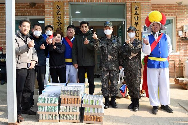 공군 1전비, 군산 미여도 사격장 인접 마을 대민지원 [공군 제1전투비행단 제공. 재판매 및 DB 금지]