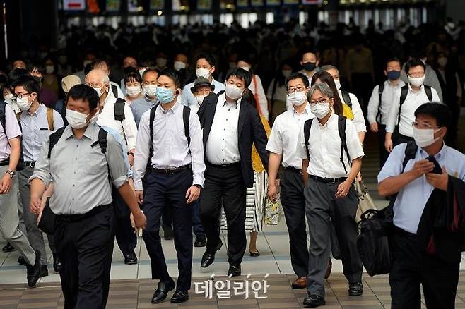 일본 도쿄 직장인들이 출근하는 모습. ⓒ연합뉴스