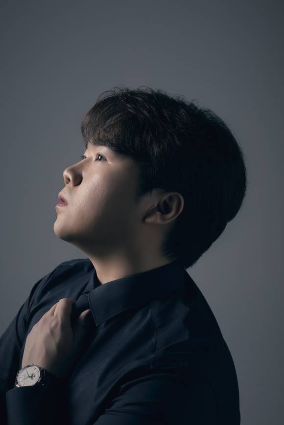 오는 28일 서울신문이 개최하는 봄날음악회 무대에 서는 성악가 존노는 “음악은 말로 표현할 수 없는 감정을 공유하는 것”이라며 “최대한 그날의 주제에 맞게 제 음악이 관객들에게 전달됐으면 한다”고 말했다. 크레디아 제공