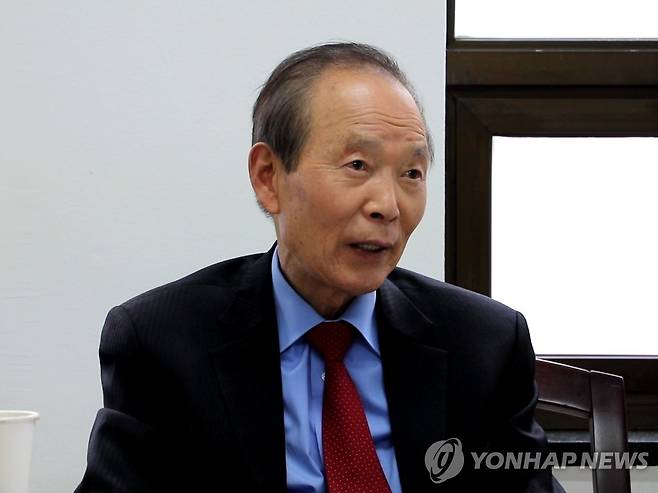 연합뉴스와 인터뷰 중인 장기표 [촬영 정한솔]