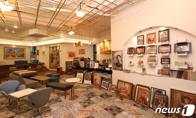 22일 문을 여는 대구 중구 약령시 서쪽 관문인 약령서문 앞 모퉁이 건물 1층 'WEST 110, 화가 이인성 아트 & 카페'