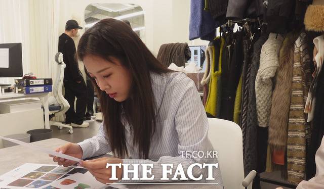 유빈은 "벌써 3년이 훌쩍 기나갔다니 감회가 새롭고 늘 앞으로 펼쳐질 1년이 기대된다. 아티스트 분들이 편안하고 즐겁게 일하는 곳이고 싶다. 즐겁게 하는 사람은 이길 수 없지 않나"라고 말했다. /정병근 기자