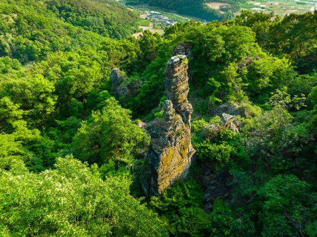 경북 의성지질공원의 명소인 치선리 베틀바위.(사진 제공=의성군)