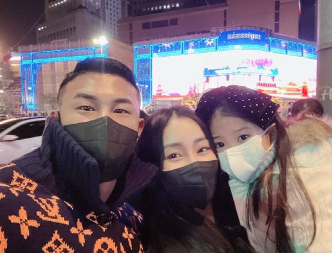 김강민 송아름 부부와 딸. 출처 | 김강민 채널