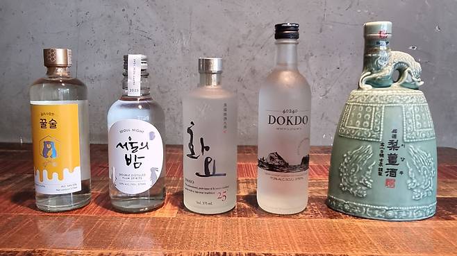 백곰막걸리에서 작년 한해 많이 팔린 증류식소주들. 왼쪽부터 1~5위.