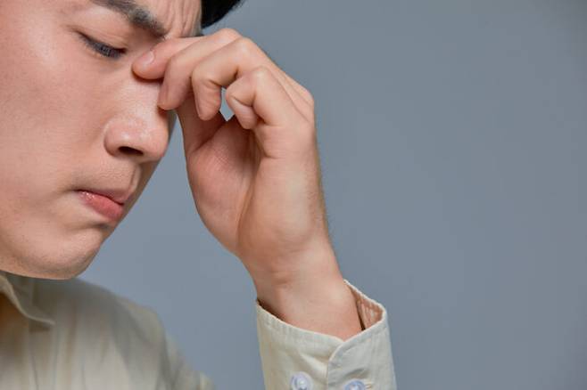 롱코비드가 신경학적 후유증으로 이어져 향후 정신건강에 악영향을 미칠 수 있다는 우려가 제기됐다. [사진=게티이미지뱅크]