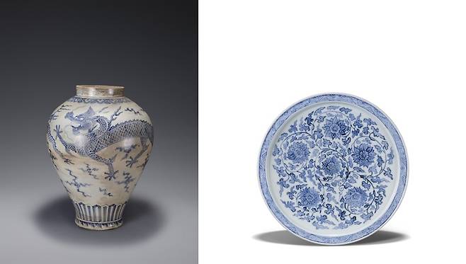 왼쪽부터 '백자청화 운룡문 호'(조선, 18세기)와 '백자청화 보상화당초문 잔받침'(조선, 15세기)[리움미술관 제공. 재판매 및 DB 금지]