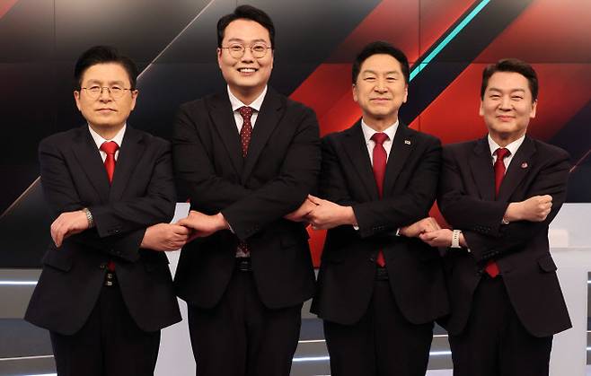 기념촬영하는 국민의힘 당대표 후보들 (사진=연합뉴스)