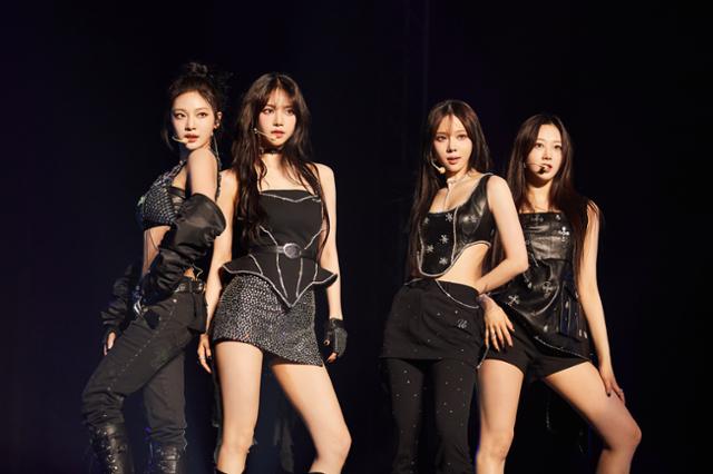에스파는 지난 25일부터 26일까지 양일간 서울 잠실실내체육관에서 첫 단독 콘서트 '싱크 : 하이퍼 라인(SYNK : HYPER LINE)'를 개최했다. SM엔터테인먼트 제공