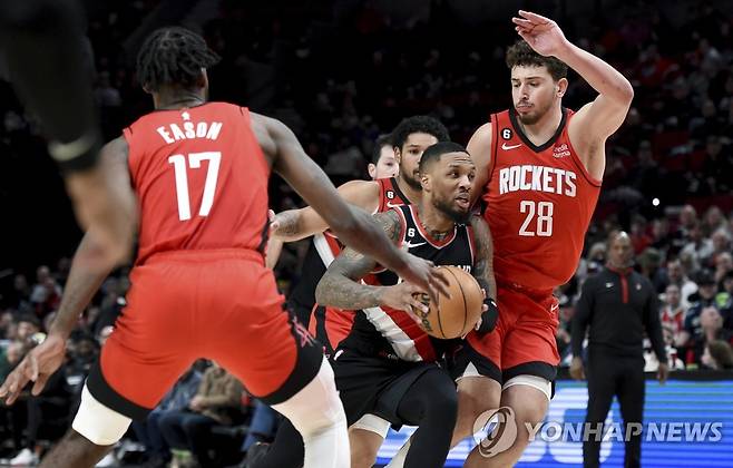 돌파하는 릴러드 [AP=연합뉴스]