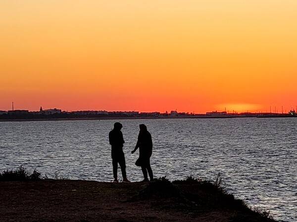 카사블랑카 근처의 해변가에는 저녁때 연인들의 모습이 종종 보인다