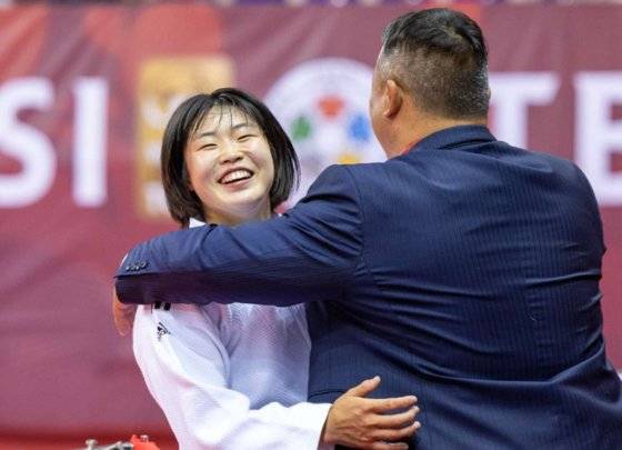 허미미(왼쪽)는 태극마크를 단 지 1년 만에 한국 유도의 간판 스타로 성장했다. 사진 IJF