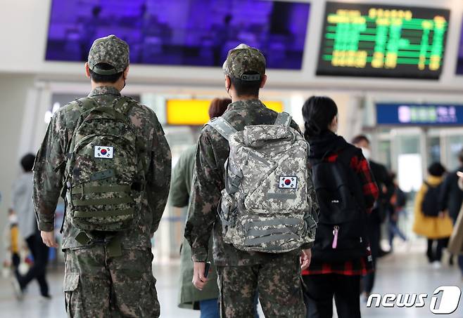 강등' 징계 받은 병사, 진급 더뎌진다… 군인사법 개정안 입법예고