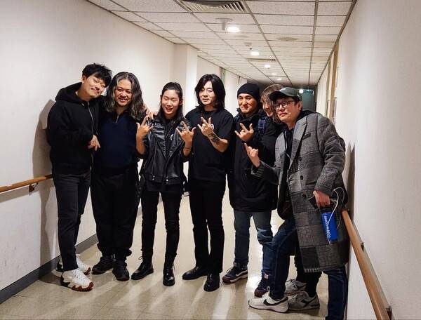 공연이 끝나고 윤도현(YB) 밴드와 한 컷.