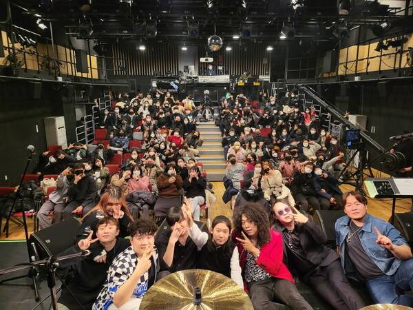 이다온은 지난 12월 홍대 웨스트브릿지에서 첫 단독 콘서트를 펼쳤다.