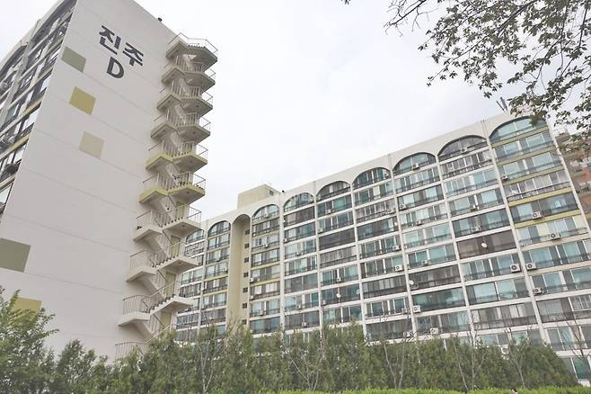 서울 영등포구 여의도동 진주아파트 모습. [네이버 부동산 갤러리]