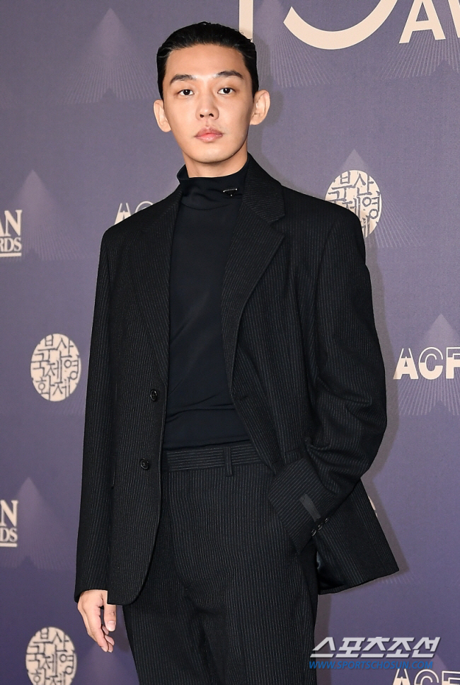 Yoo Ah-ins Drug controversy caused all of his next works to be in an emergency, while Kim Young-woong, the fool of the end, revealed a terrible heart.Actor Kim Young-eung, who starred in The Fool of the End with Yoo Ah-in, recently said, What should I say? The pleasant phone call of the casting news and the memory of the first filming are all going to be ruined.Kim Young-woong said, Above all, there are a lot of staffs like Milal who endured patience and sacrifice. Actors who united to shine each character. And the bishop who was more eager than anyone else.He also said, It is the artist who did not write during the battle. And the producer who took care of the scene until the end. If his wrongdoing is true, it is certain that he is the target of jealousy.Of course, there must be a price, he said strongly.However, he said, I just can not do it. I am afraid that the fool of the end, which was about to be born with the Sui Gu and sacrifice of so many people, will not see the light of the world. As a weak actor living in the age of chaos, I wonder how I will walk. Yoo Ah-in, a controversial propofol medication, was shocked by the detection of ingredients such as hemp, cocaine, and ketamine as a result of the NPS test.In particular, Yoo Ah-in reached 4,497ml of Propofol, which was prescribed at a hospital in downtown Seoul in 2021.Yoo Ah-ins chances of returning are approaching zero as the situation has been detected that medical staff have dissuaded him from taking Propofol frequently.Among them, Yoo Ah-ins films, which are about to be released this year, include Netflix Winning, Fool of the End and Hi-5.Hi-5, which was scheduled to open in the first half of the year, is currently in post-production, and it is possible to discuss the opening time, but fighting and fool of the end have already been filmed and are about to be released.Yoo Ah-in was the main character in all three works, so it is difficult to edit. It is the other actors and producers who are damaged by Yoo Ah-ins righteousness.Among them, Netflix original Hell Season 2 decided to join actor Kim Sung-chul instead of Yoo Ah-in.How should I put it...The good news of the casting news is that the memory of the first shot, which was a heartbreak, is going to be all over the place.Above all, enduring patience and sacrifice, many steps like wheat gathered,The actors united.And the director who was more desperate than anyone elseAlso, the author who didnt miss the writing during the battle.And I took care of the production until the end.production companyIf his misbehavior is true, he is surely the target of jittersI dont want to defend or defend you.There has to be a price!I just can not do it. I am afraid that Sui Gu of so many people and the fool of the end, who was about to be born with sacrifice, will not see the light of the world.Im worried about how I will walk as a weak actor living in the age of chaos.
