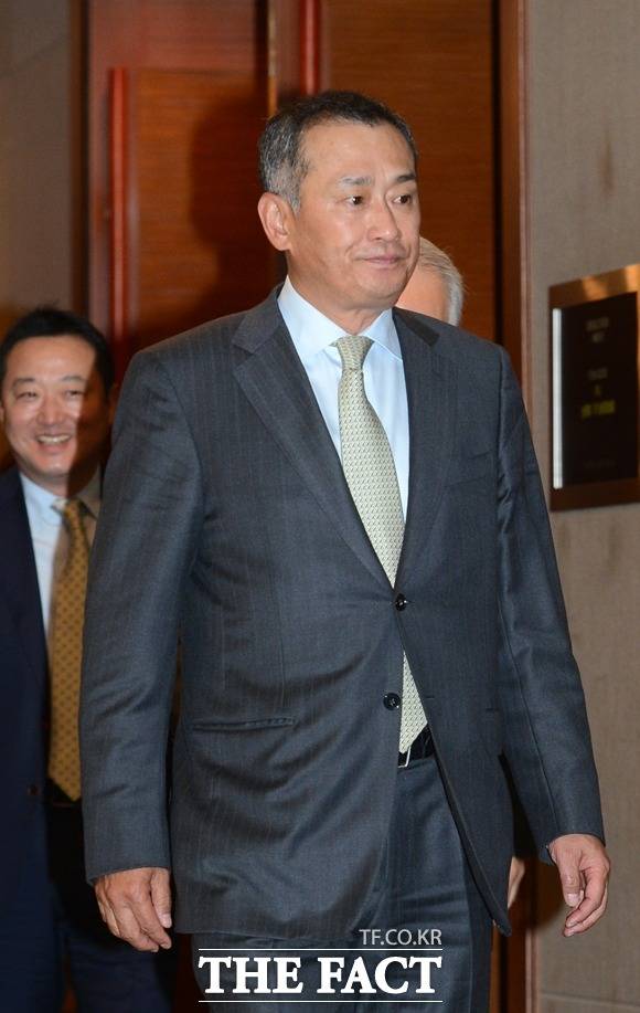 장세주 동국제강 회장. 장세주 회장은 보유 자사주 1330만주 중 30만주를 두 아들에게 증여했다. /더팩트 DB