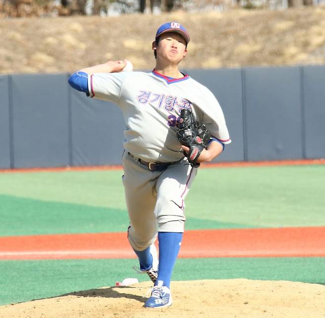 경기도의 니퍼트... 경기항공고 2학년 성준서 (사진 = 전상일 기자)