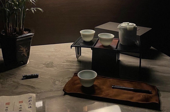 A set of tea cups and a pot available at Wui Teahouse in Yongsan District, central Seoul [WUI INSTAGRAM]