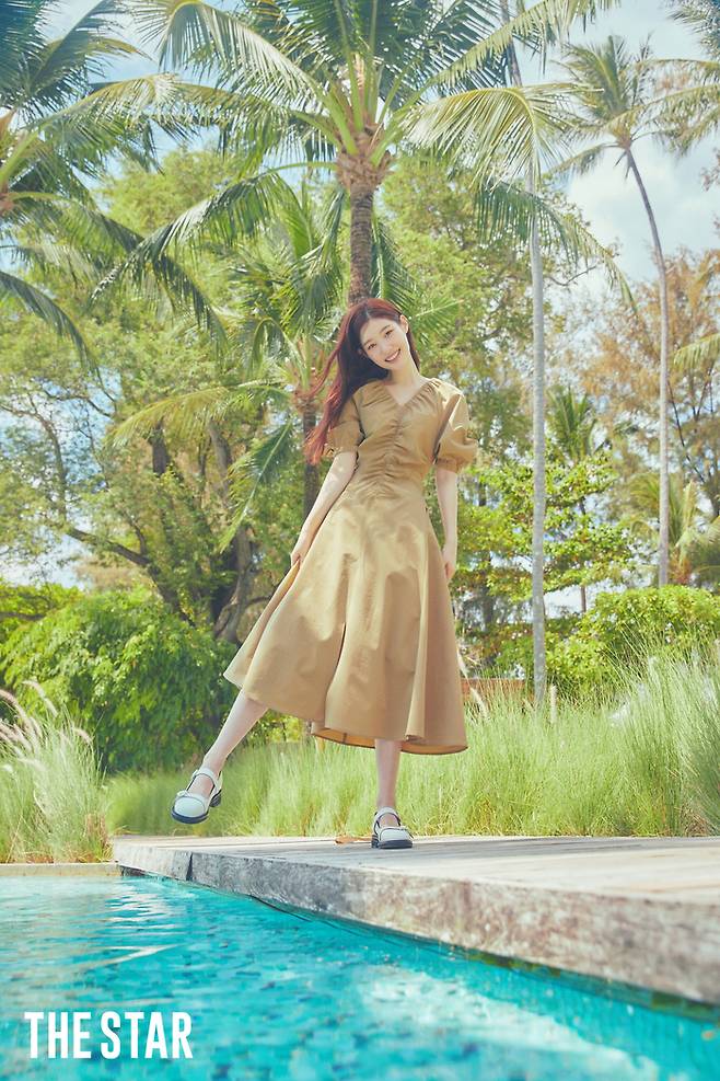 Actress Jung Chae-yeons fashion pictorial has been released.Fashion Entertainment Magazine  ⁇  The Star  ⁇  released a picture with Chung Chae Yeon through the March issue.This photo was Chung Chae-yeons first solo overseas photo and was conducted in Phuket, Thailand. In the released photo, Chung Chae-yeon completed a stylish daily look suitable for spring through various styling, including Onnons dress, jacket and Rosa-Ks bag.Chung Chae-yeon showed a natural pose and a unique charm that doubled.In an interview following the photo shoot, Chung Chae-yeon said, I wear lightly in spring and summer. I told my own fashion tips that the material is cool and various uses are good, so clothes that are good for layering are good for styling.Jeong Chae-yeon, who showed her acting ability that has grown a notch in the last episode of Gold Spoon, said, I was so happy to finish the year 2022 with Gold Spoon. Even after the drama ended, she burst into laughter, saying, When I see a spoon, I think of a gold spoon.When asked about Wannabe actors in her life, she replied, Jun Ji-hyun, Han Hyo-joo, and Son Ye-jin, whom I have often mentioned. I respect them very much and want to make them role models.The biggest advantage of an actor is that he can experience a lot of things. I have not done a lot of acting yet, but I am learning a lot. I may miss a lot of things about me, but the moment I get to know through acting is amazing and new.I think it is a precious process to get to know me. When asked about his favorite part of his face, Chung Chae-yeon said, It was not before, but my eyes are getting better. Especially, my eyes are honest because I can not lie.Finally, when asked what kind of actor and person he wants to be called, he said, I have never thought about what I want to be called. I think that all modifiers are attached because they are just that keyword.So, if you attach any modifier, I think that part of me is good.On the other hand, in the March issue of The Star, there are various star and style information such as the fashionable first cover picture of the mainstream actor Shin Eun who proved his acting power with the  ⁇  The Glory  ⁇ , and the dramatic picture of the actor Shin Jae Ha who is active as a new stiller in the  ⁇   ⁇   ⁇   ⁇   ⁇   ⁇   ⁇   ⁇   ⁇   ⁇   ⁇   ⁇   ⁇   ⁇   ⁇   ⁇   ⁇   ⁇   ⁇ .