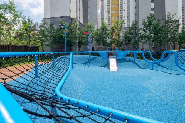경기 파주시 힐스테이트운정에 설치된 'H Blue Playground'