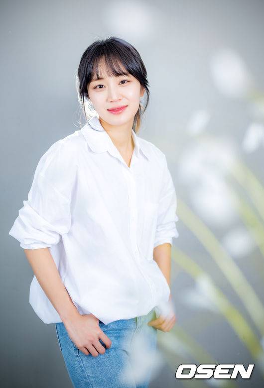 [OSEN=민경훈 기자] TV조선 주말드라마 '빨간 풍선'에서 '조은산'역으로 열연한 배우 정유민이 최근 서울 마포구 합정동 OSEN 사옥에서 인터뷰를 가졌다.배우 정유민이 인터뷰에 앞서 포즈를 취하고 있다. 2023.03.03 /rumi@osen.co.kr