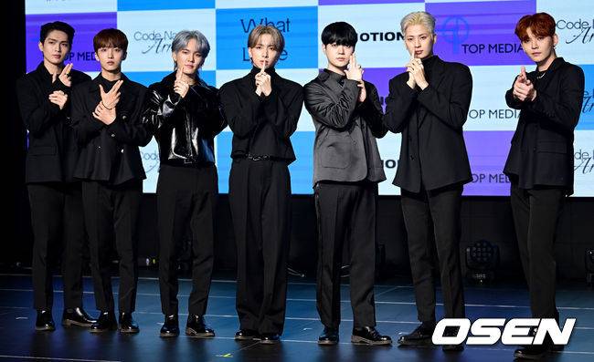 [OSEN=김성락 기자] 12일 오후 서울 마포구 바나나홀에서 보이그룹 업텐션(UP10TION)의 열한 번째 미니앨범 'Code Name: Arrow(코드 네임 애로우)' 발매 기념 쇼케이스가 열렸다. 그룹 업텐션이 포토타임을 갖고 있다. 2022.10.12 /ksl0919@osen.co.kr