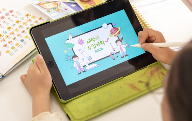 ‘학교안심 봄방학’ 폰트가 사용된 디지털기기용 수업자료. 교육부 제공