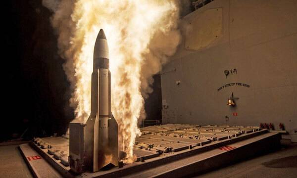 미 해군의 SM-3 함대공미사일이 수직발사기에서 발사되고 있다. 미 해군 제공