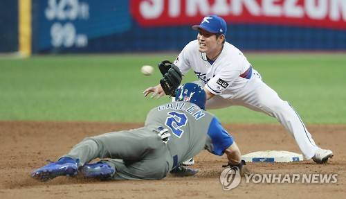 이스라엘과 경기를 하는 한국 대표팀. ⓒ연합뉴스