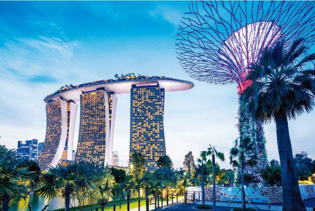 쌍용건설이 2010년 완공한 싱가포르의 마리나 베이 샌즈. [쌍용건설 제공]