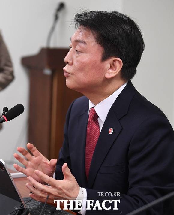 안철수 국민의힘 당대표 후보는 6일에도 서울 여의도 국회 의원회관에서 긴급 기자회견을 열고 대통령실 전당대회 개입 논란 관련 입장을 밝혔다. /이새롬 기자