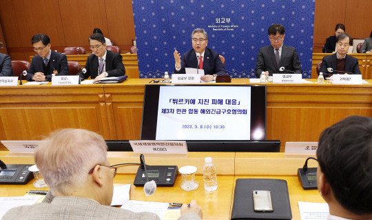 박진 외교부 장관이 8일 오전 서울 종로구 외교부 상황실에서 열린 튀르키예 지진 피해 지원 관련 제3차 민관합동 해외긴급구호 협의회에 참석해 발언하고 있다. 연합뉴스