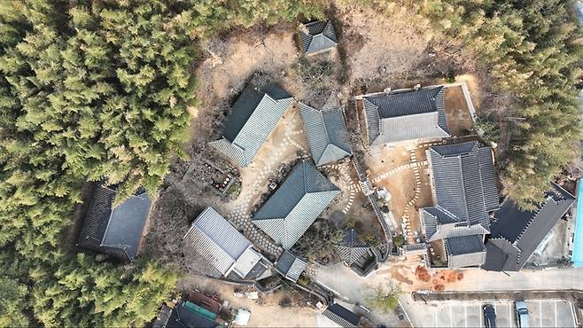 쌍산재는 이곳에서 200년째 터를 잡아 온 오씨 가문의 서당채를 뜻한다. 사진제공|구례군청.