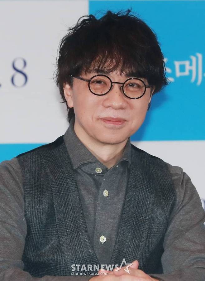 일본 애니메이션 영화 '스즈메의 문단속'의 신카이 마코토 감독이 8일 오전 서울 메가박스 성수점에서 진행된 내한 기자간담회에서 질문에 답하고 있다.  우연히 재난을 부르는 문을 열게 된 소녀 스즈메가 일본 각지에서 발생하는 재난을 막기 위해 필사적으로 문을 닫아가는 이야기 '스스즈메의 문단속'은 8일 개봉한다. /2023.03.08 /사진=이동훈 기자 photoguy@