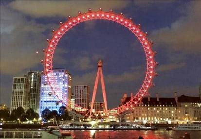 1990년대 후반~2000년대 초 새로운 천년과 2002 한일월드컵을 맞아 서울 상암동 한강변에 세우려다 무산된 국가상징 조형물 ‘천년의 문(사진 위)’ 대신 대관참차 '서울링'이 2027년 말에 세워진다. 사진 아래는 영국의 ‘런던 아이’.