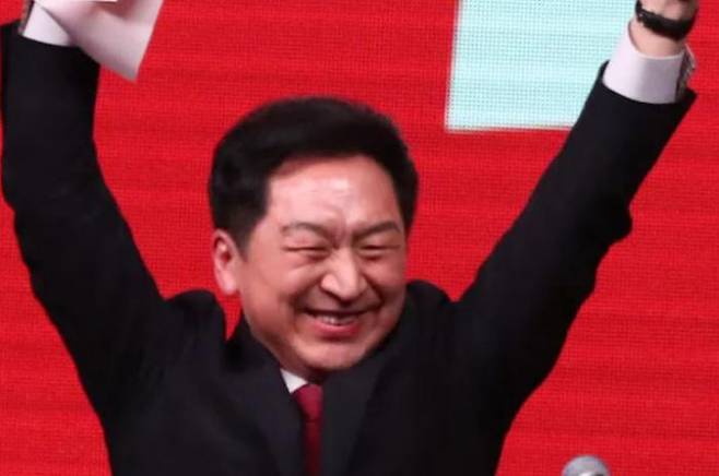 Kim Gi-hyeon of People Power Party is cheering after being elected as the PPP leader at the third national convention on March 8 at the KINTEX Exhibition Center in Goyang, Gyeonggi Province. Bak Min-gyu, Senior Reporter