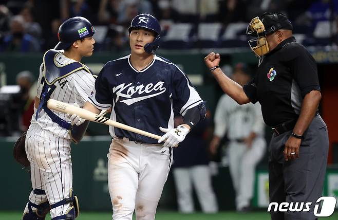 10일 오후 일본 도쿄돔에서 열린 2023 월드베이스볼클래식(WBC) B조 1라운드 대한민국과 일본의 경기, 대표팀 토미 김하성이 7회초 2사 삼진으로 물러나고 있다. 2023.3.10/뉴스1 ⓒ News1 김진환 기자