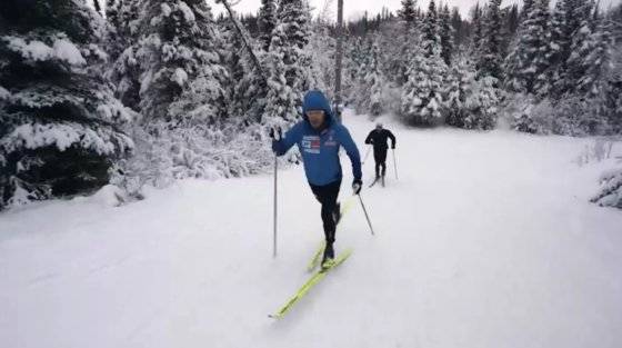 1주일에 5시간 이상 크로스컨트리 스키 훈련을 하면서 체력을 다지는 카프 CEO. 유튜브 캡처