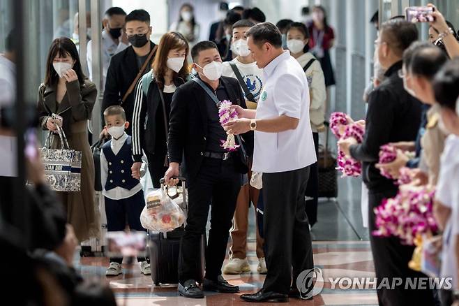 중국 관광객 환영 나선 태국 보건부장관