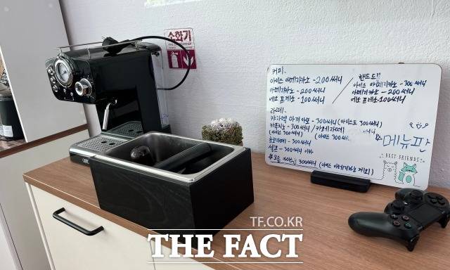 써니를 사용할 수 있는 커피바. 아메리카노는 200써니, 카라멜 마끼아또는 300써니다. /정채영 기자