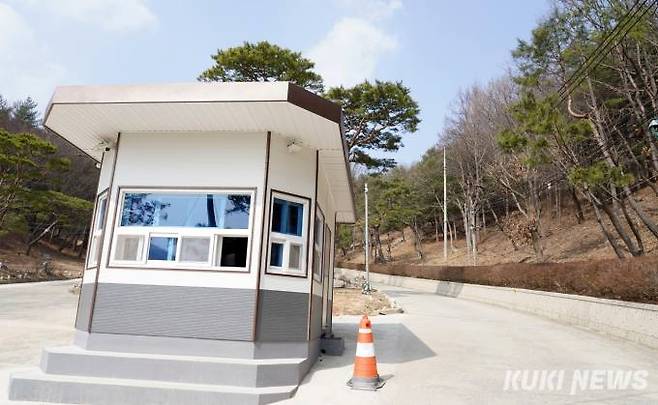 월명동 수련원 입구.&nbsp; &nbsp;사진=박효상 기자